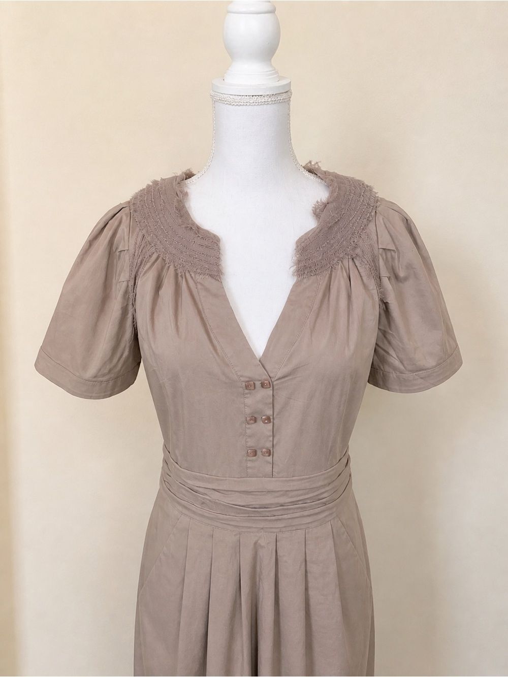 BCBGeneration Taupe Puff Sleeve Dress. Size 12 - Picture 8 of 8